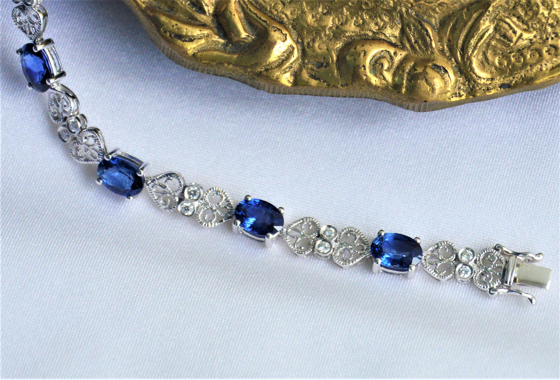 Entrelacee Blue Sapphire Bracelet – L'Excellence Diamond