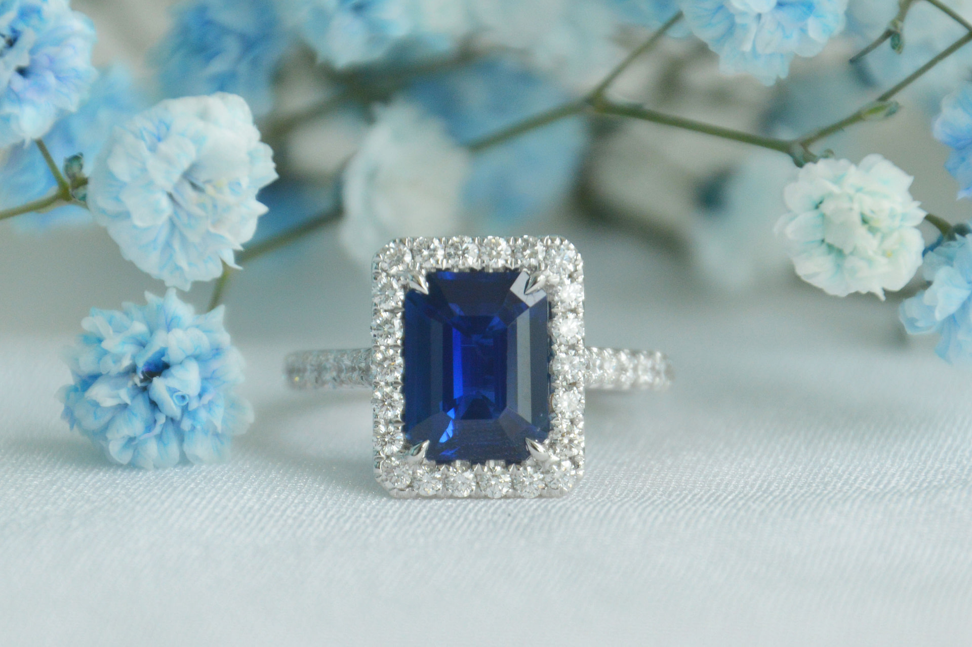 Regal Blue Sapphire Ring – L'Excellence Diamond